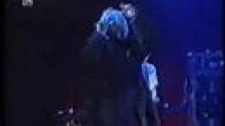 Alison Moyet performing 'Love Resurrection' 6