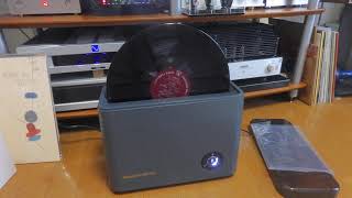 HumminGuru Ultrasonic Vinyl Record Cleaner in motion / レコード超音波洗浄機 HumminGuru の動作