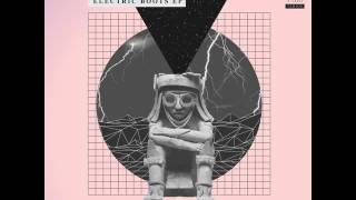 Signal Deluxe: Electric Boots