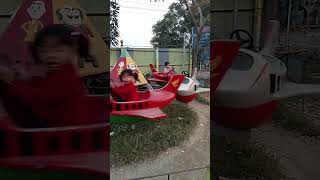 দুইটা সুন্দরী মেয়ে পার্কে