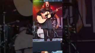 Linger - The Cranberries (acoustic cover by Merel Forrest) live during Fabrieksconcerten