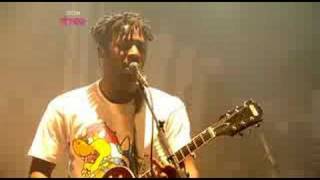 #6 Bloc Party - This modern love (Live at Reading 08)