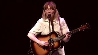 Molly Tuttle sings Carolina in My Mind