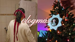 vlogmas: setting up the christmas tree, red hair bow, making pancakes, slow afternoon.