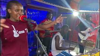 FOR THE FIRST TIME EVER! 'AHADI' LIVE ON STAGE BY KANA DEE 🔥🔥♥️
