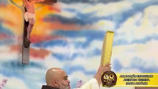 Glória ao Pai e ao Filho e ao Espírito Divino, ao Deus que é, que era e que vem, pelos séculos.Amém!