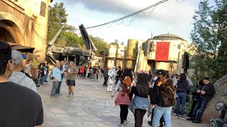 Live from the line to Oga’s Cantina! Let’s chat!
