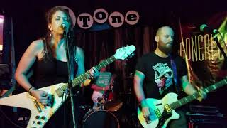 Sweet Knives - I'm Not A Machine [clip] at Gonerfest 16