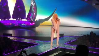 CHRISTINA AGUILERA - THE XPERIENCE @ LAS VEGAS - REFLECTION