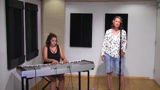 JENNIFER BUTTON  - "Mon Montréal" - (Live on Pancake Party at CJLO)