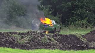 Stoppelfeld-Rennen Tostedt 2016 - Rennfahrzeug fängt Feuer
