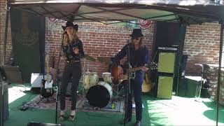 The Cozy Travelers live at Original Mike's in Santa Ana,CA