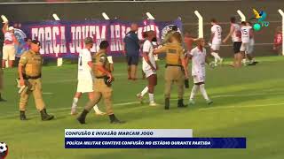 Confusão e invasão marcam jogo