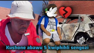 UKhotha Uchaza ngenhlekelele edlule emhlabeni nasebenza nabo.