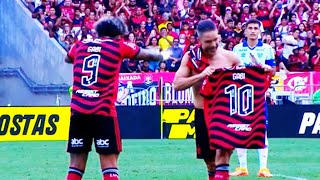 EM SUA DESPEDIDA, DIEGO ENTREGA A CAMISA 1O PARA GABIGOL