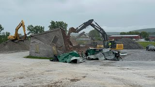The old barn comes down on Franklin Park West