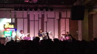 COUPLE - 'In Bloom' [Nirvana cover] @TheBee 10/12/2016