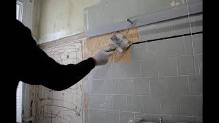 REMOVING PLASTIC BATH TILES FROM GLUED WALL BOARD, without a 5 minute intro.
