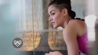 Hanumasana o Splits - Nicole Huber & Vida Zen