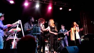 Leisa Hans sings Whitney Houston's "I Get So Emotional" LIVE