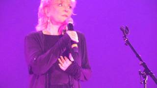 Petula Clark - Casino de Paris - 07 11 2011 - 07- Sous ma chemise il y a mon coeur