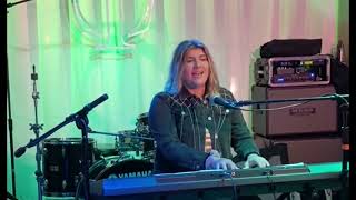 Label - LIVE performance by teen singer-songwriter Sofia Nunzia at Tipping Chair Tavern