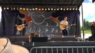 GUITAR TOWN 2016 Acoustic Saturday 6 - Joe Robinson and Sean Della Croce "Every Mile"