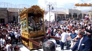 Festa Maria SS. Annunziata - Pedara (Ct) 2013 - Cerei e ingresso Fercolo in Basilica