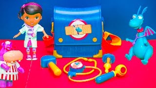 DOC MCSTUFFINS  Doc McStuffins Stuffy Vet Bag + Squibbles Doctor McStuffins Video Toy Unboxing