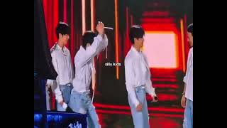 New choreography for "Escape" #hanjisung #i_n #hyunjin #leeknow #skz #straykids kids