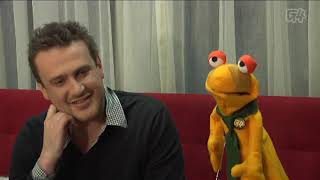 Jason Segel Meets Budget the G4table Puppet! (Attack of the Show!)