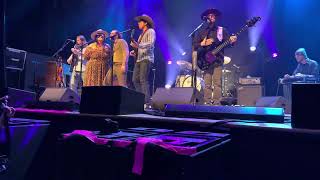 Lukas Nelson - Find Yourself with The Band Loula