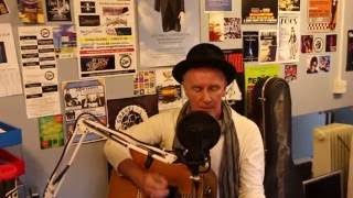 EVERYBODY WANTS TO WEAR MY HAT.  Mark Handley Live on THE FLASH