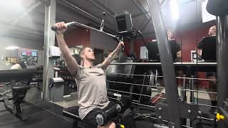 wide grip lat pull down