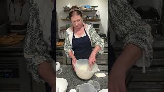 🔥 Traditional Fluffy and Aromatic Cake – Old Home Recipe! 🍰 Simple, Quick and Delicious! 😍