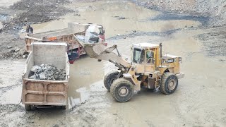 Powerful Caterpillar 966D Wheel Loader Accomplishing the Heavy Duty Rock Loading Task