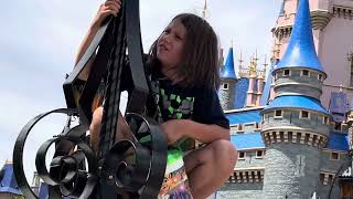 Disney World part 11 the praid is about to start ￼