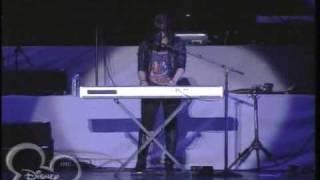 Demi Lovato - Trainwreck (Jonas Brothers World Tour '09)