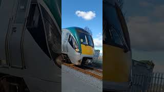 LARNROD EIREANN IRISH RAIL TRAIN GO THROUGH THE LEVEL CROSSING IN WEXFORD