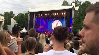 En vän med en bil