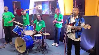 #kambabengamusic  OLYMPICS SYA GUITAR 🎸🎸 TRIBUTE TO USINGA RAHA @NUNGUNI LANDMINE BAND