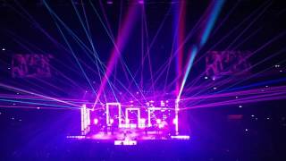Bruno Mars - "Versace On The Floor" live Milano