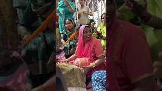 Charo or bhawan mein khil Rahi h Chameli