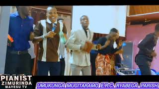 Umukunga by pianist Mbangutse || uniyondoreye mugitaramo Restoration church Ryabega 