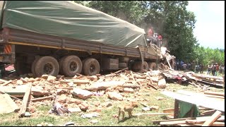 TRAGIC INCIDENT: Truck Veers off Road, Rams into Residential Plot Killing 2 on the spot. WATCH OUT..