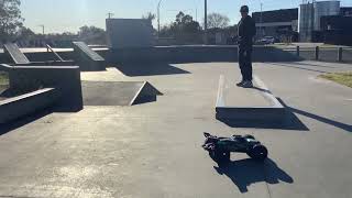 Traxxas sledge lasted 3mins !#traxxasracing #traxxas #kevintalbot #skatepark #rccrash #rcbasher