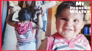 Walter camina sostenido por Gustavo | Mi Pequeño Walter - Ep 8  #VideosGusHD