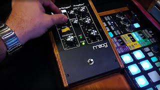 время крутить ручки. ;) moog. moogerfooger FreqBox протер от пыли ;)
