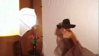"INTERNATIONAL GIRL" PHOTO COMMERCIAL