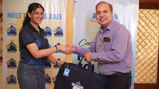 Unboxing Champions Kit of NEET/JEE Toppers 🎉
